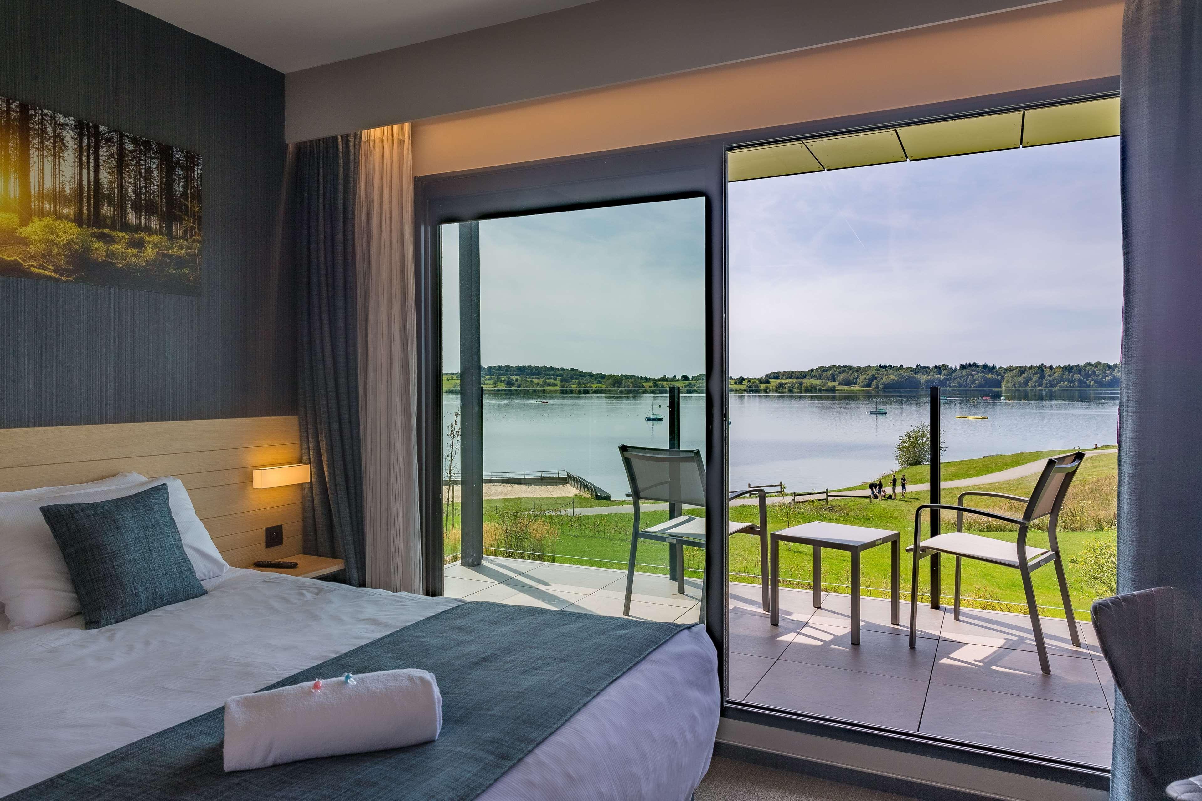 Golden Lakes Hotel Boussu-lez-Walcourt ภายนอก รูปภาพ