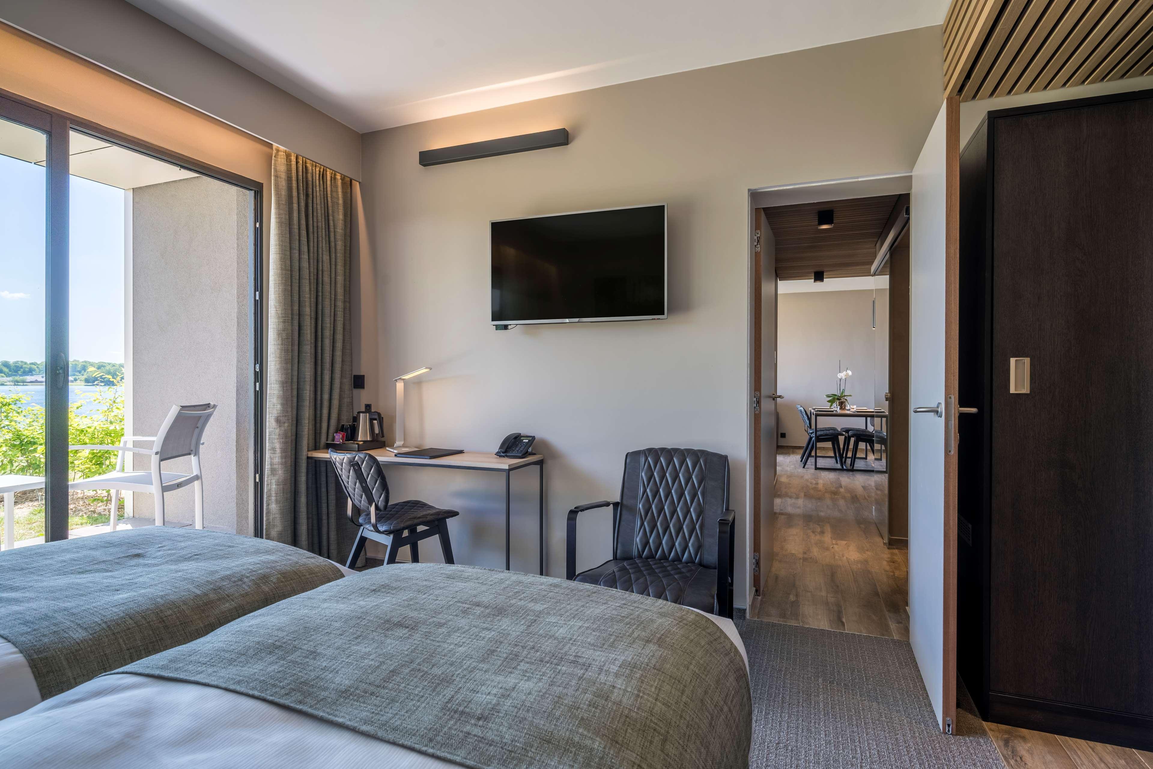 Golden Lakes Hotel Boussu-lez-Walcourt ภายนอก รูปภาพ